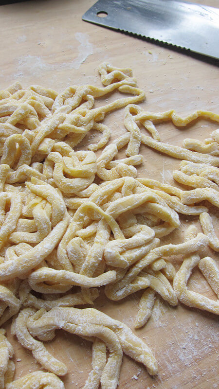 Wrap the cut noodles with cornstarch to prevent sticking.