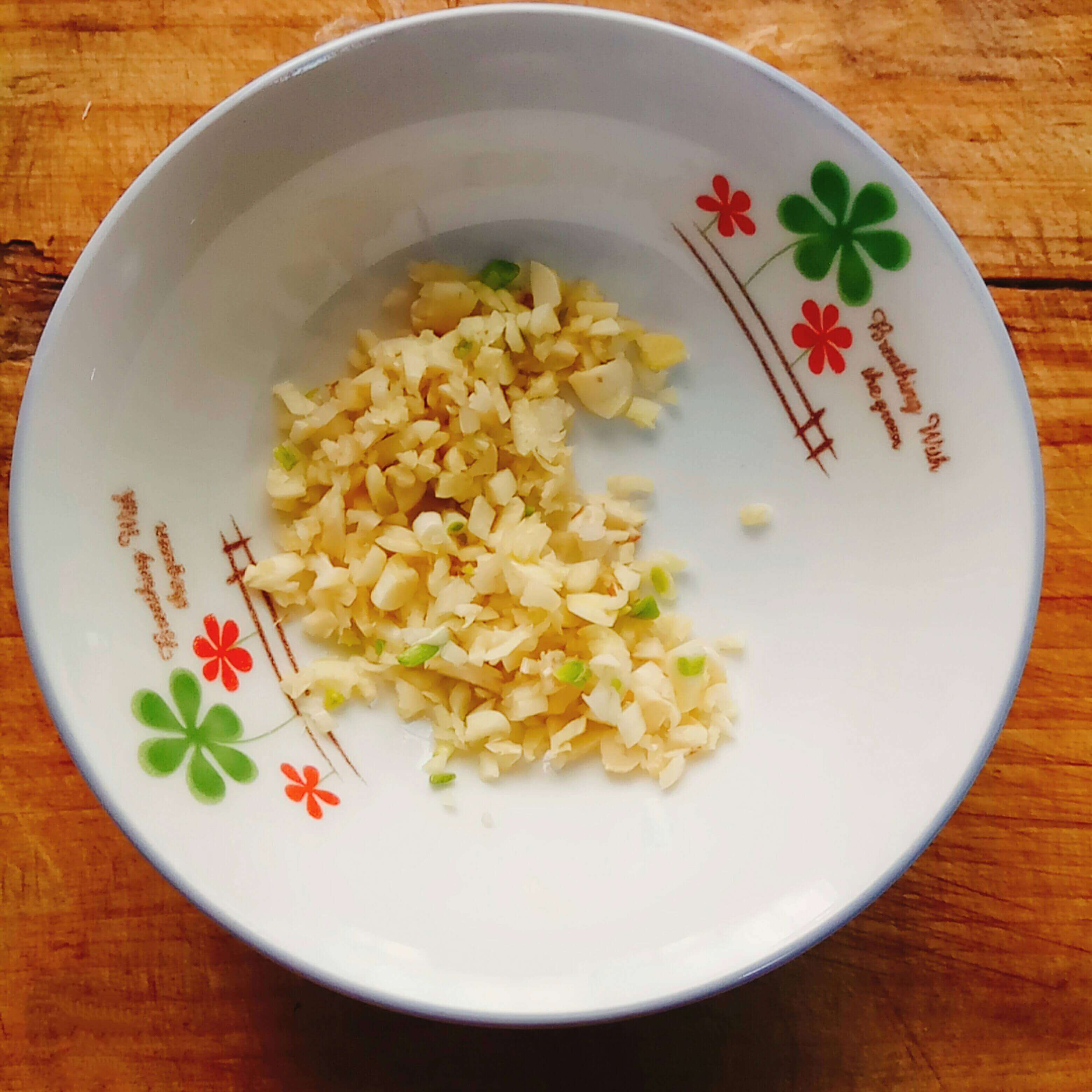 Slice the garlic