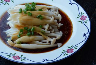 White Jade Mushroom with Shallot