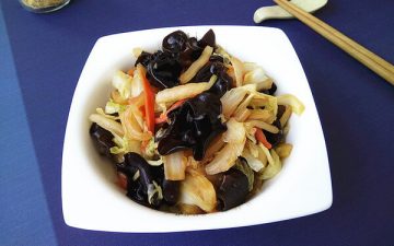 burning black cabbage with black fungus.