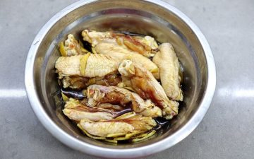 Add chicken wings, fresh ginger,