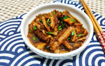 Fried beef tripe with garlic in sauce