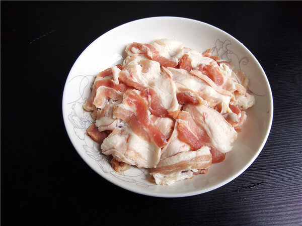 Wash pork and cut into large slices;