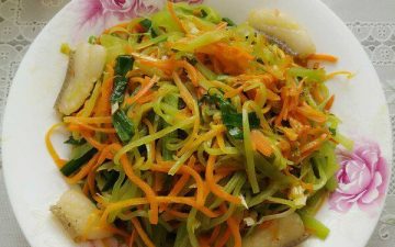 fried Carrots with lettuce