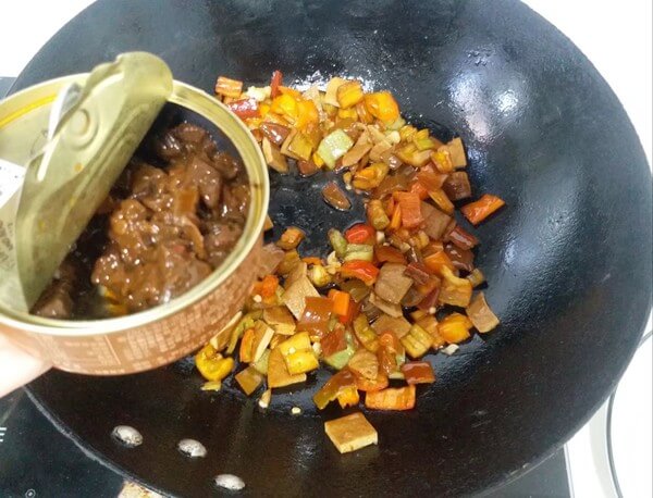 Put a spoonful of shiitake mushroom sauce for freshness