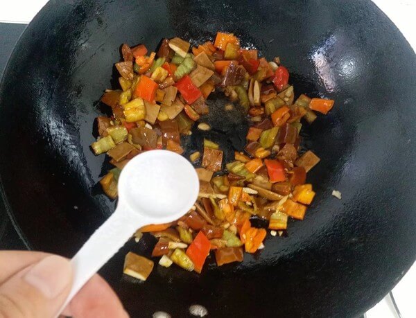Stir fry evenly and add some salt