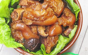 Stewed Pork Trotters with Shiitake Mushrooms