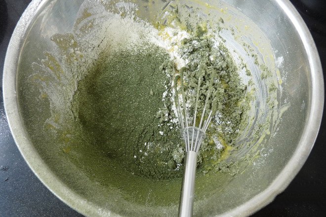 Sift in 1/3 of the low gluten powder