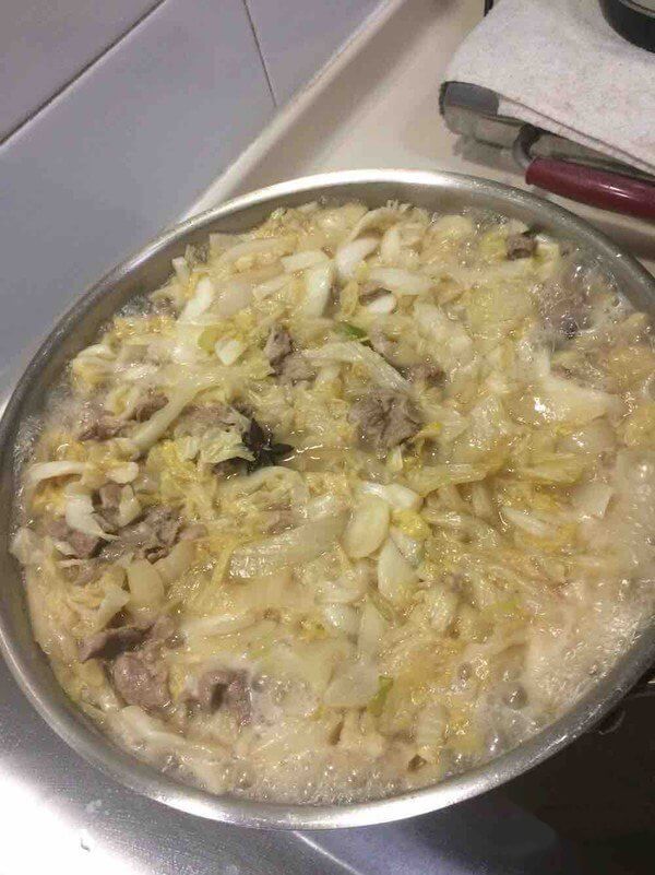 After simmering, taste the taste, add salt and chicken essence in appropriate amounts, turn it over and turn off the heat and set the plate.