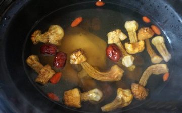 Serve after 3 hours, add salt as appropriate.