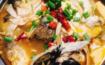 Tofu with fish head in casserole