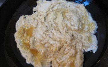 Heat the oil into the eggs