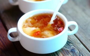 Stew until the white fungus becomes sticky