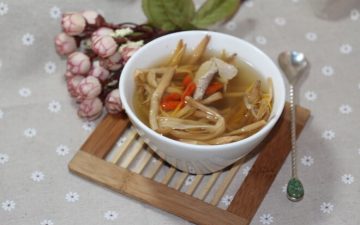 Boiled soup and eat it.