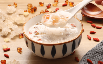 Peach Gum With Milk And Snow Swallow