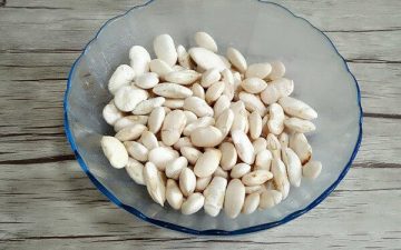 Rinse the beans and soak for 12 hours.