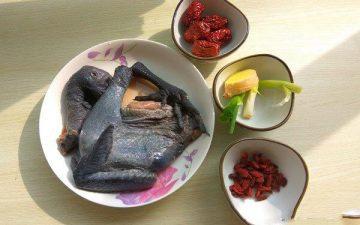 Prepare all the ingredients and wash the chicken
