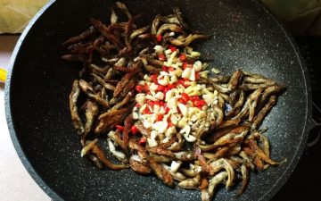 Add gingers, garlic and dried red chili to stir fry