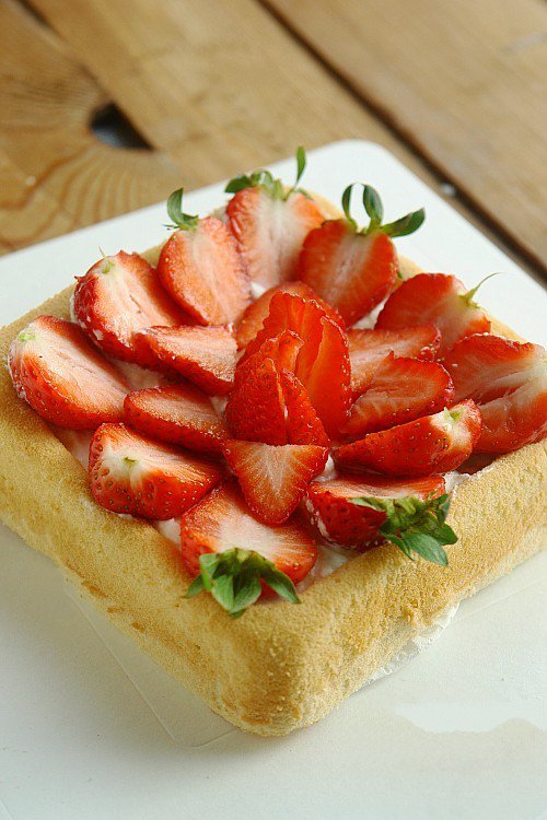 strawberry cake
