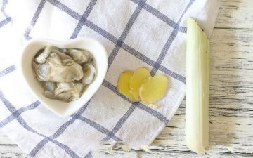 Ingredients: 6 oysters, some scallions, some ginger.