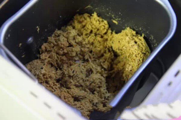 This is the effect of the meat slices being stirred at high speed for three or four minutes