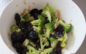 Mix well and you get cold broccoli and black fungus
