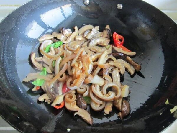 Add pork skin to stir fry evenly
