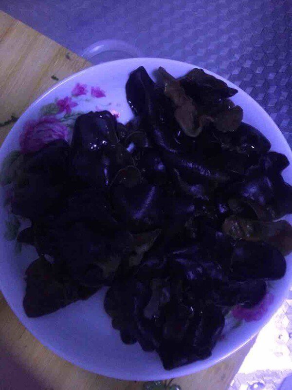 Scald the fungus, wash it after hair, remove root and set aside