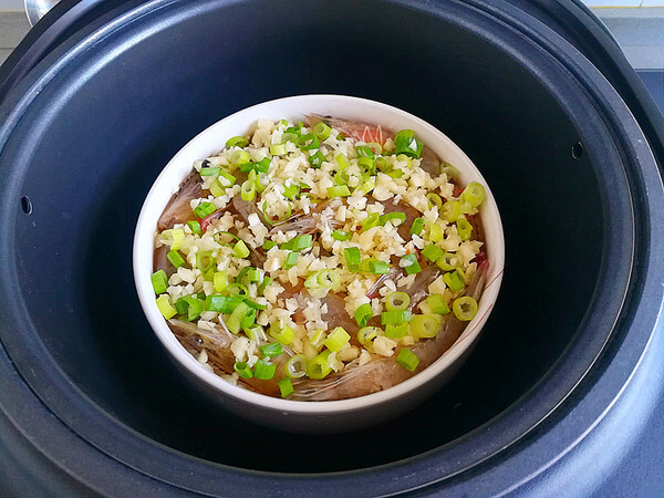 put the plate in the pot
