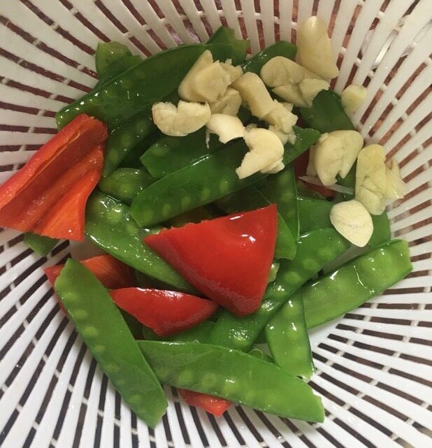 Prepare the green beans, red pepper, garlic, and blanch until they are almost mature