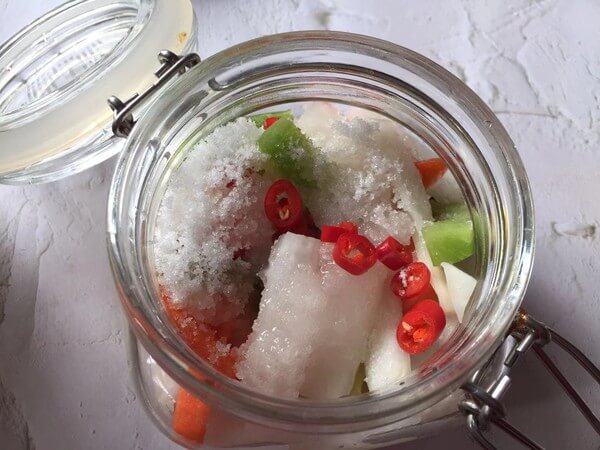 Seal and marinate for 24 hours to eat