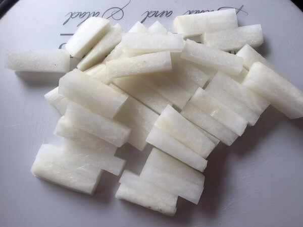 Wash and drain the white radish