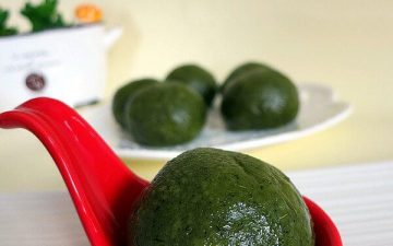 Mugwort Glutinous Rice Cake.