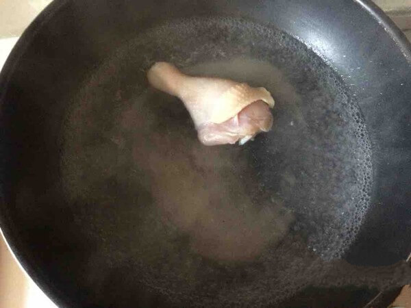 Put the chicken legs in a boiling water