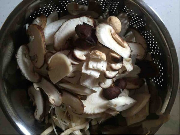 Wash and shred the mushrooms