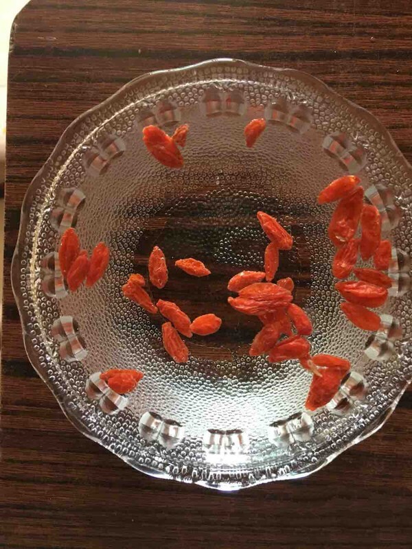 Place medlar in cold water