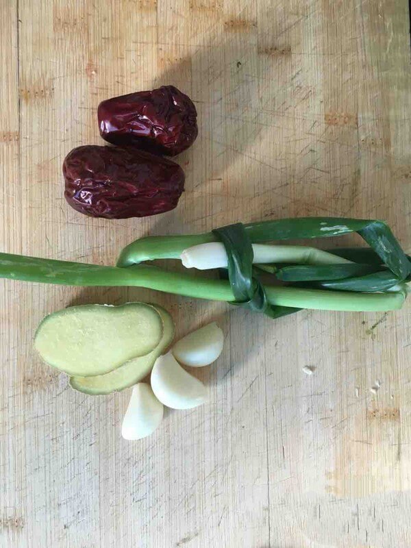 Tie the shallots.
