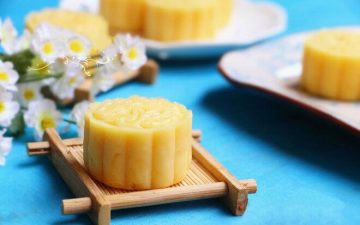 Iced Mung Bean Cake.