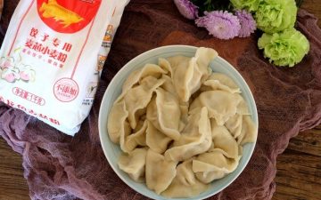 It is a happy thing to have hot dumplings with us in the cold winter!