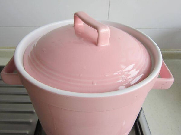 Cover, turn over the heat and boil