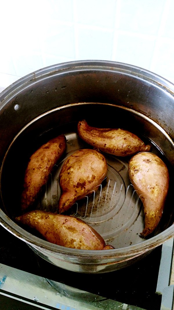 take a pot, put the right amount of water