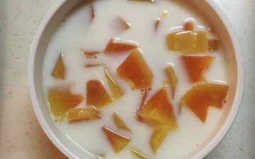 Papaya stew with milk.