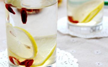 Lemon wolfberry tea.