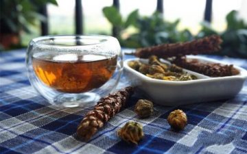 rock sugar Stewed chrysanthemum with Prunella vulgaris.