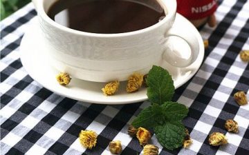 Mulberry leaf mint chrysanthemum drink.