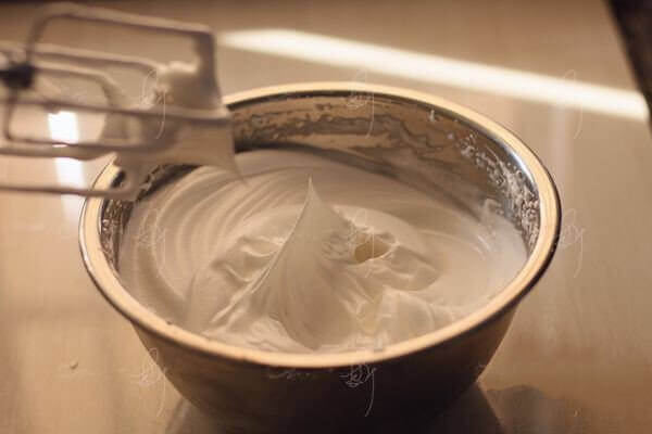 Whisk to lift the egg beater