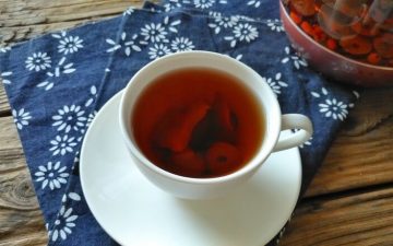 The health flower tea is ready, enjoy it.