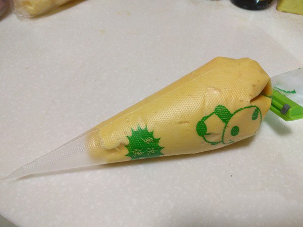 Clamp the seal tightly with a sealing clip