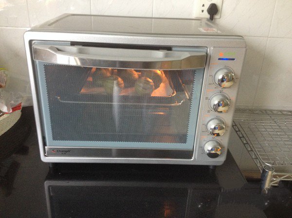 Preheat the oven and bake at 180 degrees for 25 minutes