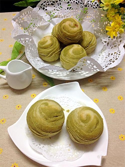 Purple sweet potato egg yolk matcha pastry